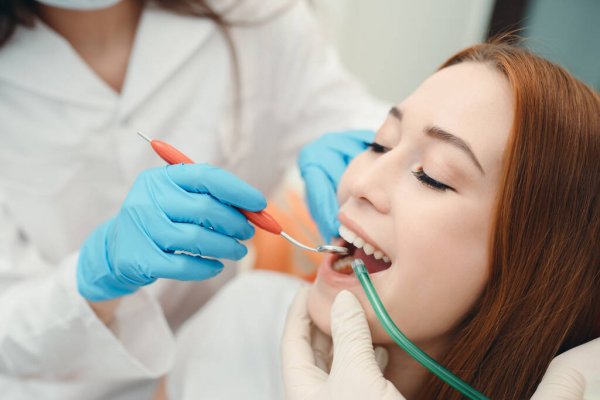 Dental Implants Fort Worth - Dr. Mund consulting with patient about tooth replacement options and dental implant procedure