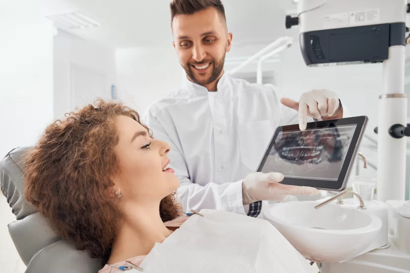 Fort Worth Dental convenient appointment scheduling - Modern dental office reception area with flexible morning, afternoon and evening hours
